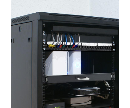 Akcesorium do szafy RACK Qoltec Patch panele RACK 19" 1U 10A
